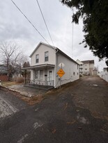 118 W Washington St in Frackville, PA - Building Photo