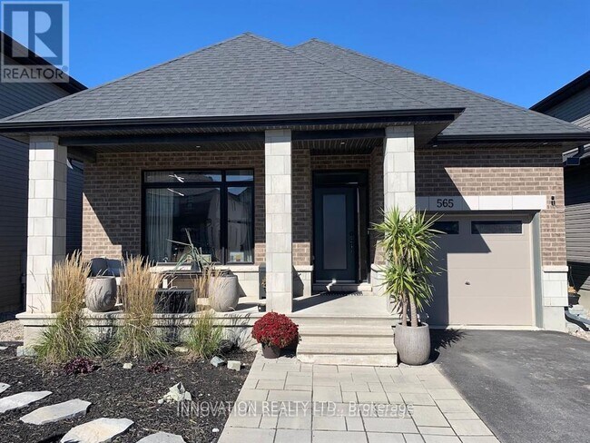 565 Bobolink Ridge in Ottawa, ON - Building Photo - Building Photo