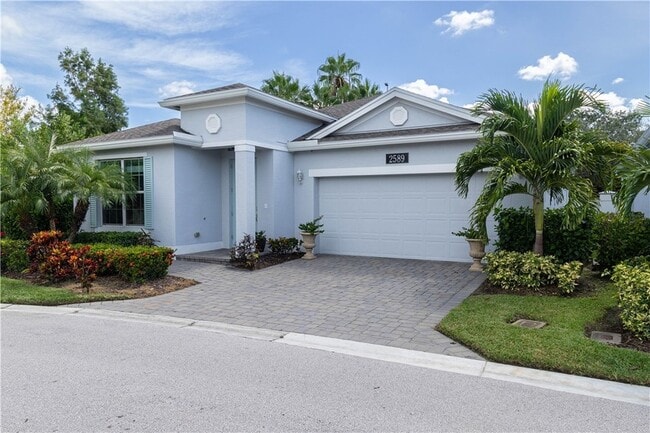2589 Bella Vista Cir in Vero Beach, FL - Building Photo - Building Photo