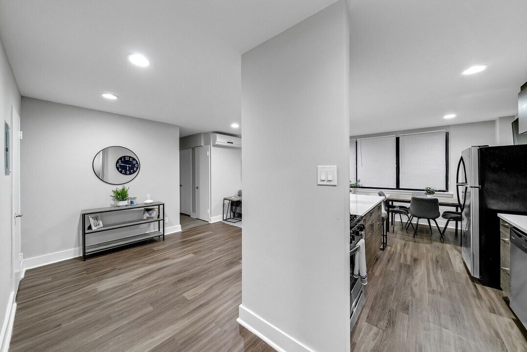 5450 Wissahickon Ave in Philadelphia, PA - Building Photo