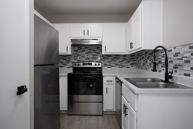 Metro Tucson * Newly Remodeled Units*