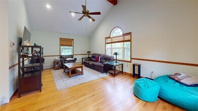 10 Courtney Ln in Brewster, NY - Building Photo - Building Photo