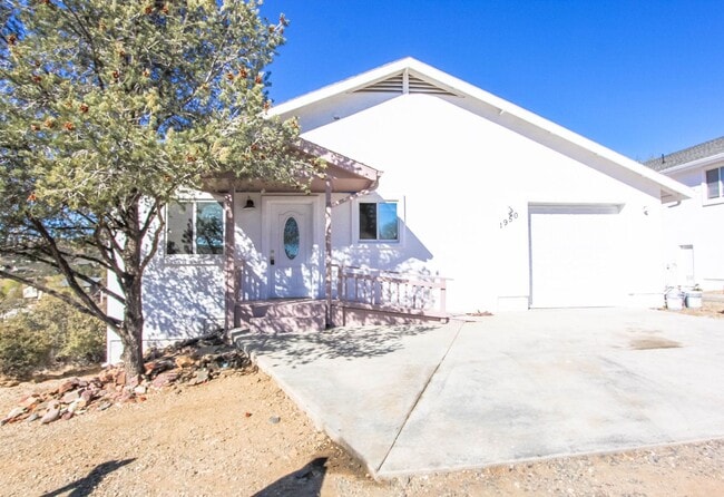 property at 1950 Emerald Dr