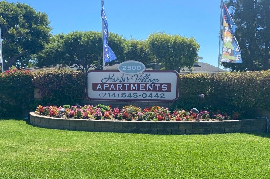 Harbor Village Apartments in Costa Mesa, CA