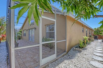 6817 Barnwell Dr in Boynton Beach, FL - Foto de edificio - Building Photo
