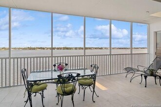 1130 SW Chapman Way, Unit 509 in Palm City, FL - Foto de edificio - Building Photo