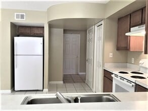 1054 Royal Oaks Dr in Apopka, FL - Foto de edificio - Building Photo