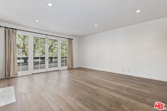 133 S Oakhurst Dr in Beverly Hills, CA - Building Photo - Building Photo