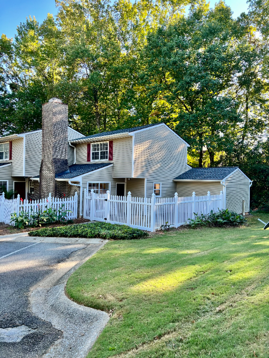 555 Picketts Bend Ct in Marietta, GA - Building Photo