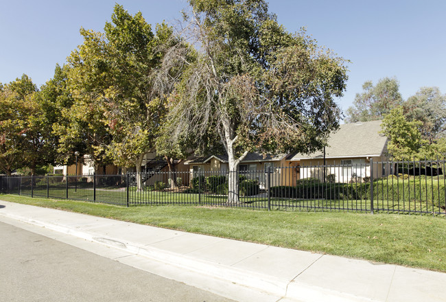 Park Meadows in Bakersfield, CA - Foto de edificio - Building Photo