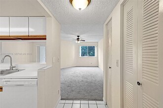 9901 Westview Dr in Coral Springs, FL - Building Photo - Building Photo