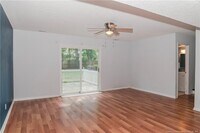 1302 Kienast Dr photo'