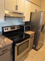 570 Candle Ln in Newport News, VA - Building Photo