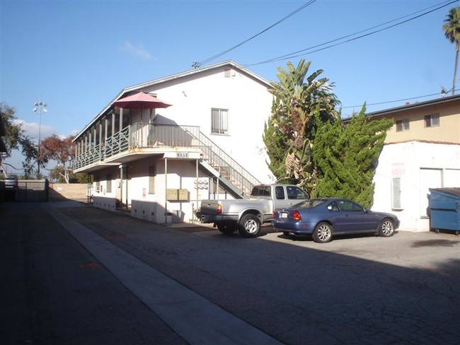 Apartments in Bellflower, CA - Foto de edificio - Building Photo