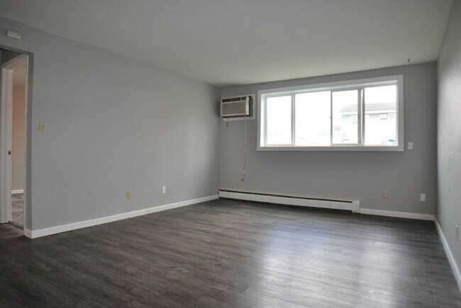 910 33rd Ave-Unit -4 in Marion, IA - Building Photo - Building Photo