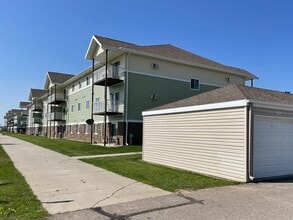 Minot Place Apartments in Minot, ND - Building Photo - Building Photo
