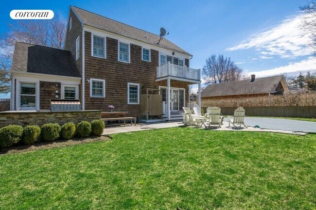 13 Church St in East Hampton, NY - Building Photo - Building Photo