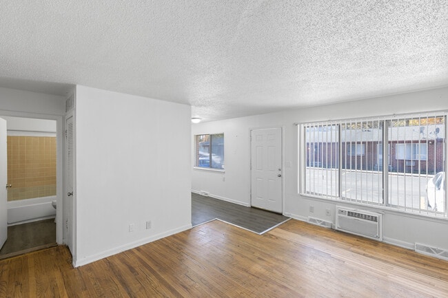 922 Holmes Apartments