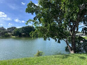 2616 NW 49th St in Fort Lauderdale, FL - Foto de edificio - Building Photo