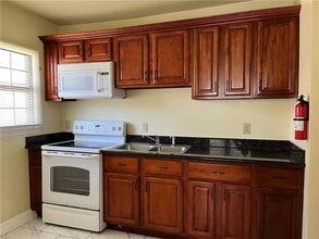 4411 Rhodes Dr in New Orleans, LA - Building Photo - Building Photo