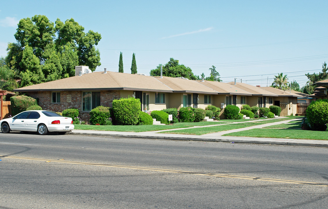 3317-3337 E Clinton Ave in Fresno, CA - Building Photo