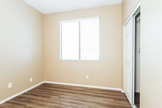 1645 W St Catherine Ave in Phoenix, AZ - Building Photo - Building Photo
