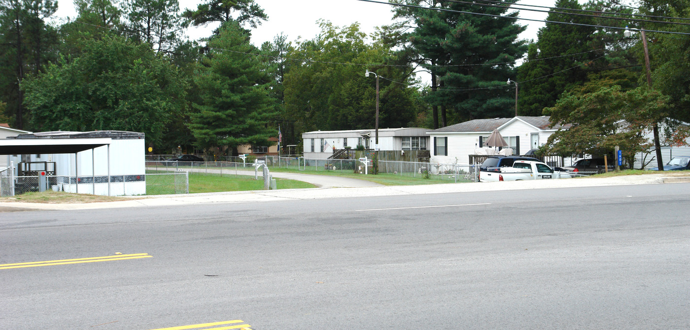 1601 W Main St in Lexington, SC - Building Photo