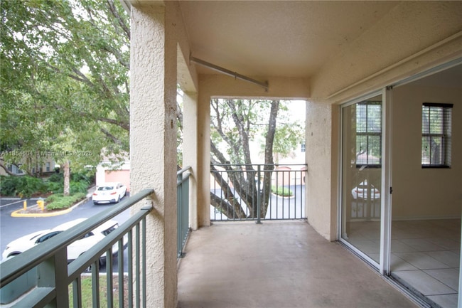 2469 Centergate Dr in Miramar, FL - Building Photo - Building Photo