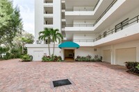 8701 Midnight Pass Rd in Sarasota, FL - Foto de edificio - Building Photo