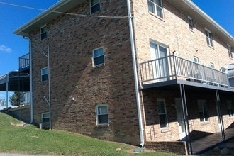 Golden Eagle Apartments in Greeneville, TN - Building Photo - Building Photo