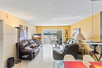 2200 Diana Dr in Hallandale Beach, FL - Building Photo - Building Photo