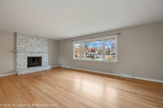 320 Elmwood Dr in Naperville, IL - Building Photo - Building Photo