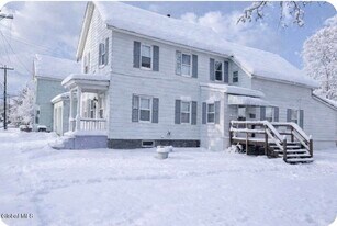 31 Crandall St in Glens Falls, NY - Building Photo