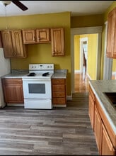 110 Dunmoreland St, Unit Apt 1 in Springfield, MA - Building Photo - Building Photo