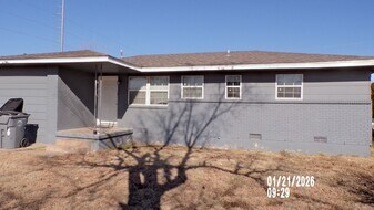 4921 NW Lindy Ave in Lawton, OK - Building Photo