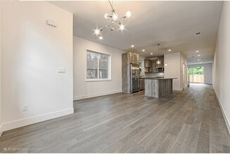 5846 SE Woodstock Blvd in Portland, OR - Foto de edificio - Building Photo