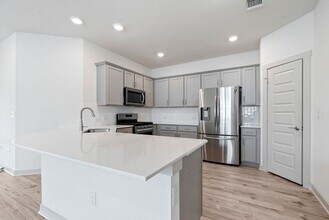 10805 Fulton Ave in Austin, TX - Building Photo - Building Photo