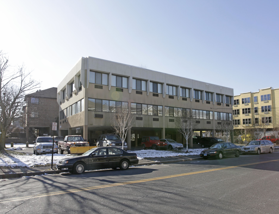 1544 Bedford St in Stamford, CT - Building Photo