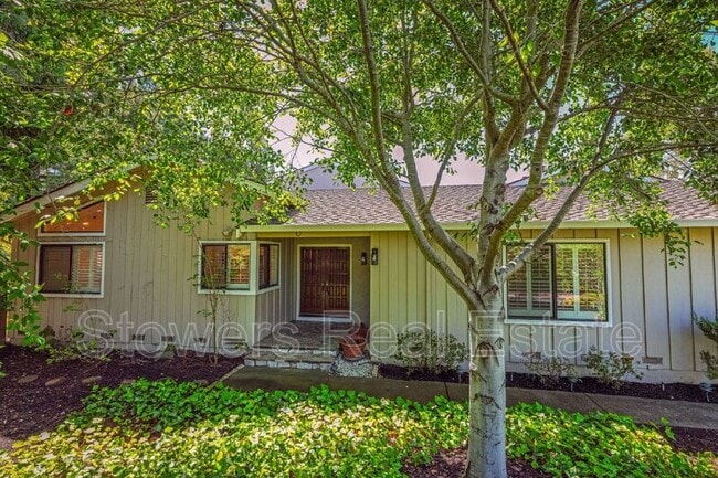 property at 2232 Oneida Cir