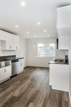 Plaza Townhomes in Costa Mesa, CA - Building Photo - Building Photo