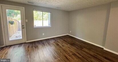 8584 Koluder Ct in Newington Forest, VA - Building Photo - Building Photo