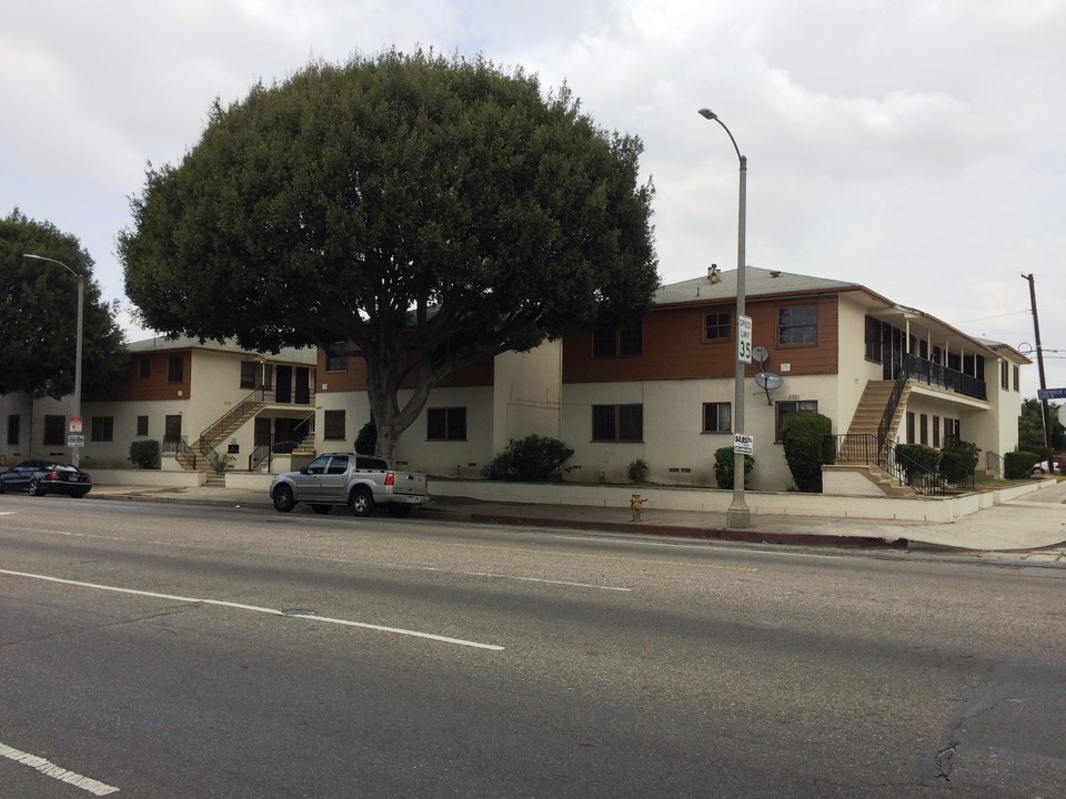 2301-2311 W Florence Ave in Los Angeles, CA - Building Photo