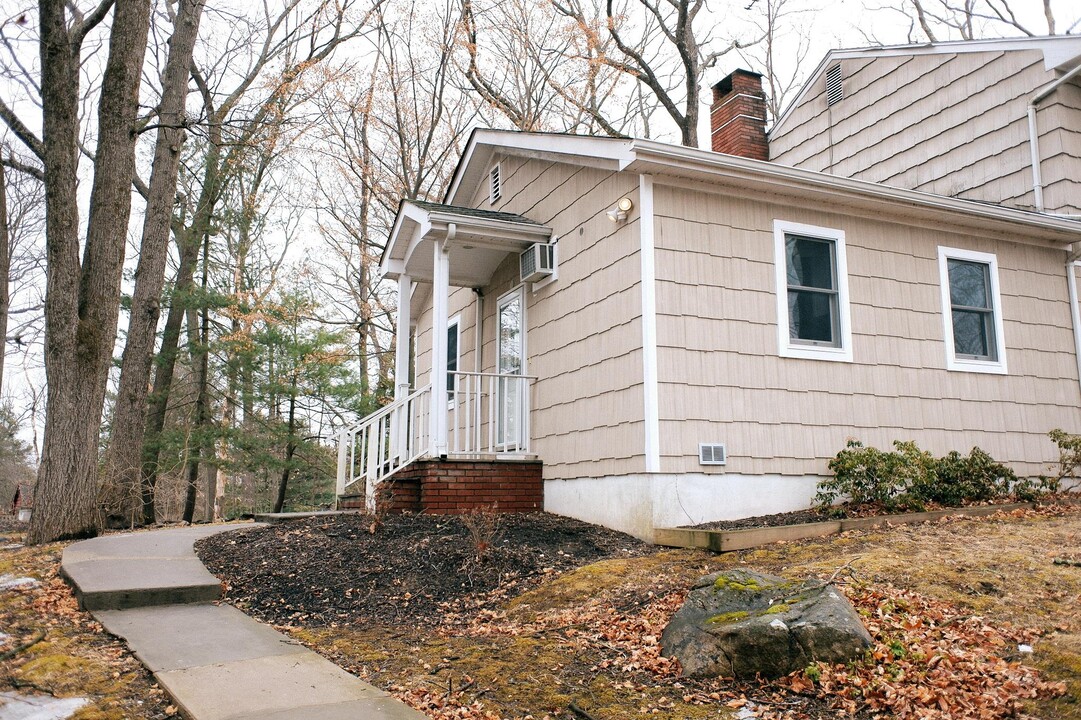 109 Vista S Ter in Carmel, NY - Building Photo