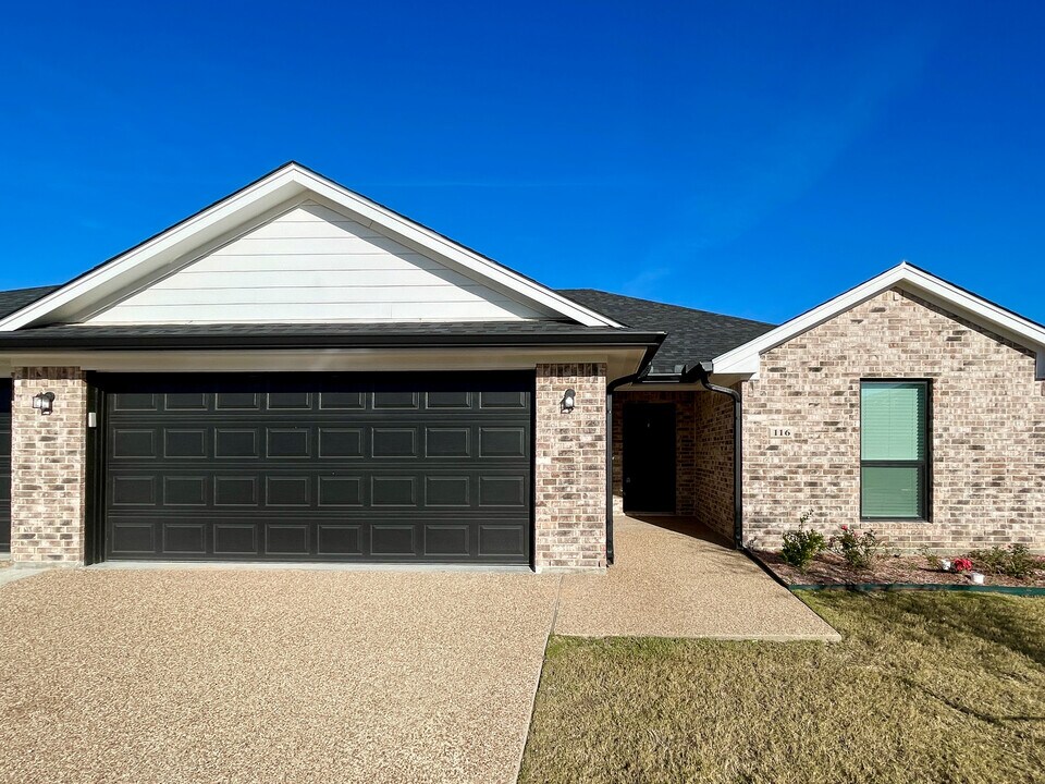 100 W Windmill Way in Robinson, TX - Foto de edificio