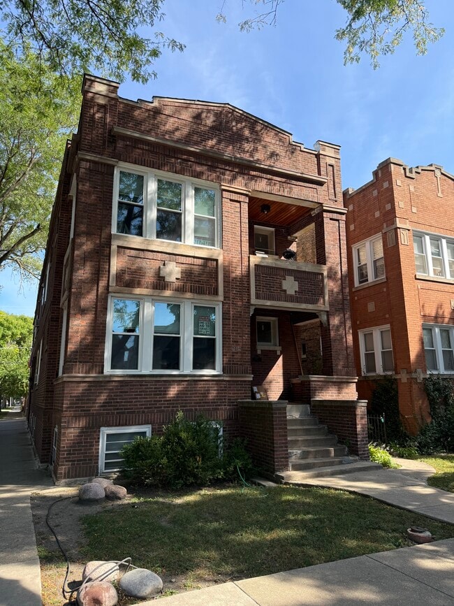 3357 N Harding Ave, Unit 1F in Chicago, IL - Building Photo - Building Photo