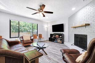 6807 Skynook Dr in Austin, TX - Building Photo