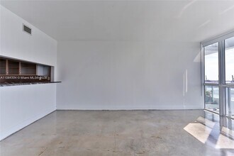 540 West Ave, Unit 2014 in Miami Beach, FL - Building Photo - Building Photo