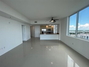 315 NE 3rd Ave, Unit 1807 in Fort Lauderdale, FL - Building Photo - Building Photo