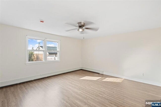 86 Farnham Ave in Garfield, NJ - Foto de edificio - Building Photo