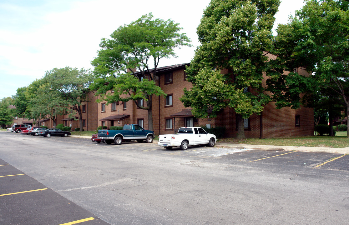 1513 Winslowe Dr in Palatine, IL - Foto de edificio